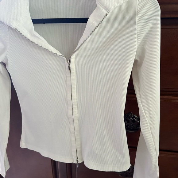 White Zip-Up Collared Jacket - Picture 4 of 7